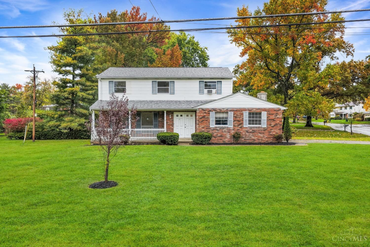 Property Photo: 7988 Woodruff Road OH 45255