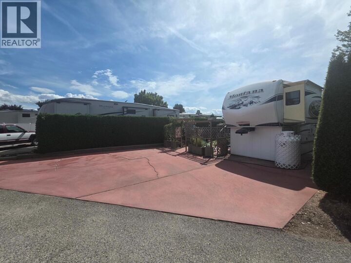 Property Photo:  415 Commonwealth Road 531  BC V4V 1P4 