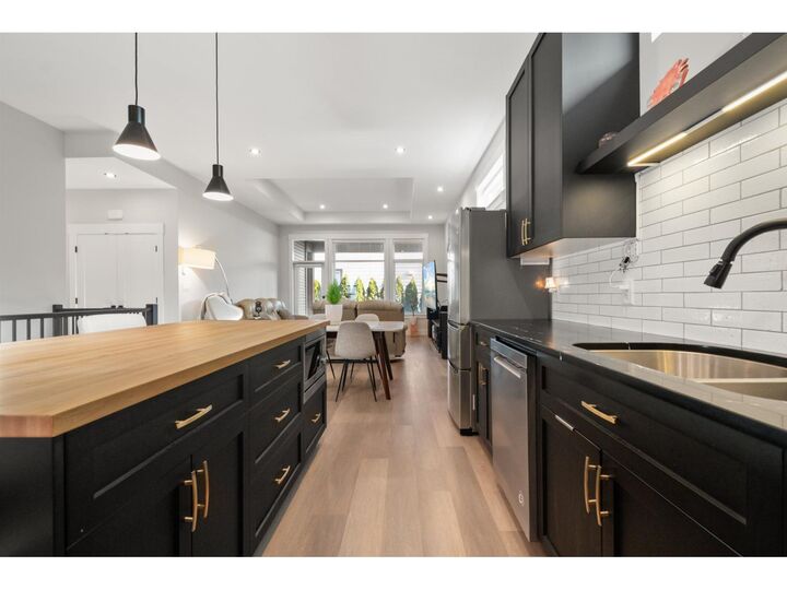 Property Photo: 45875 South Sumas Road 15 BC V2R 6E8