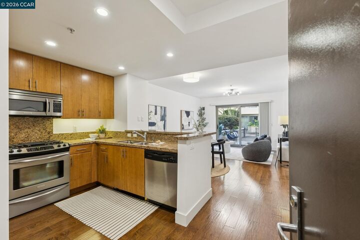 Property Photo:  438 W Grand Ave 432  CA 94612 