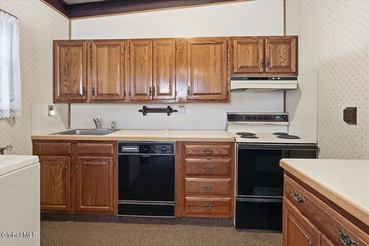 Property Photo:  8 Harold Avenue  NY 12110 