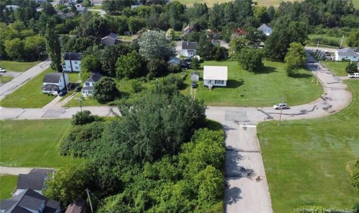 Property Photo:  70 Desilva Street  NB E2A 1K5 