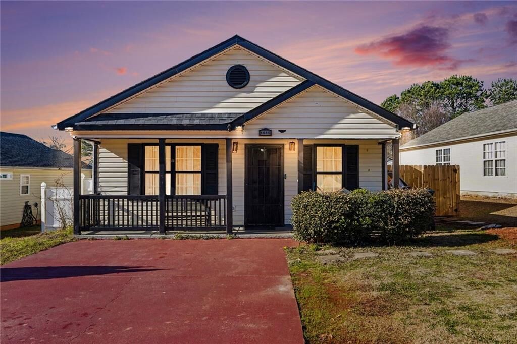 Property Photo: 1615 Hallmark Hills Drive GA 30223