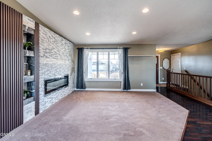 Property Photo:  4424 Chamberlain Drive  ND 58503 