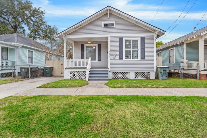 Property Photo: 2005 37th Street TX 77550