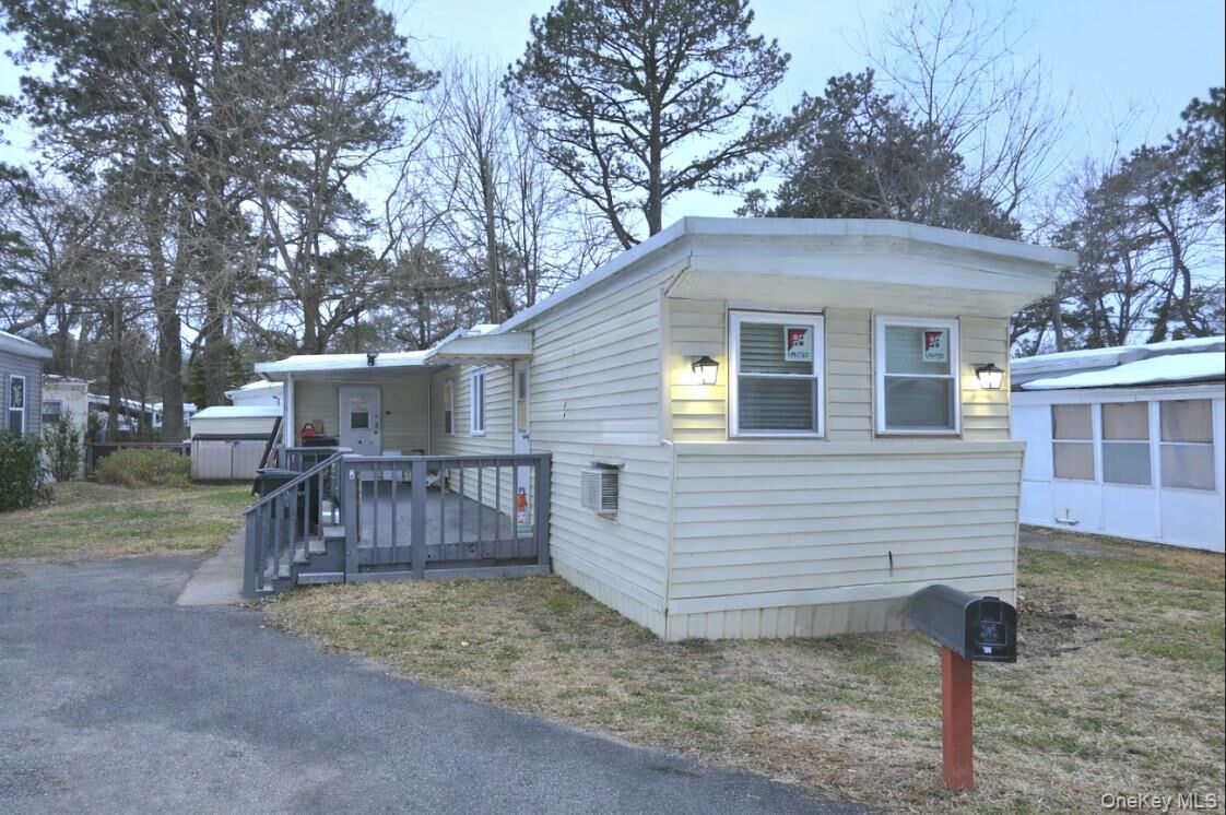 Property Photo: 525 Riverleigh Ave C7 NY 11901