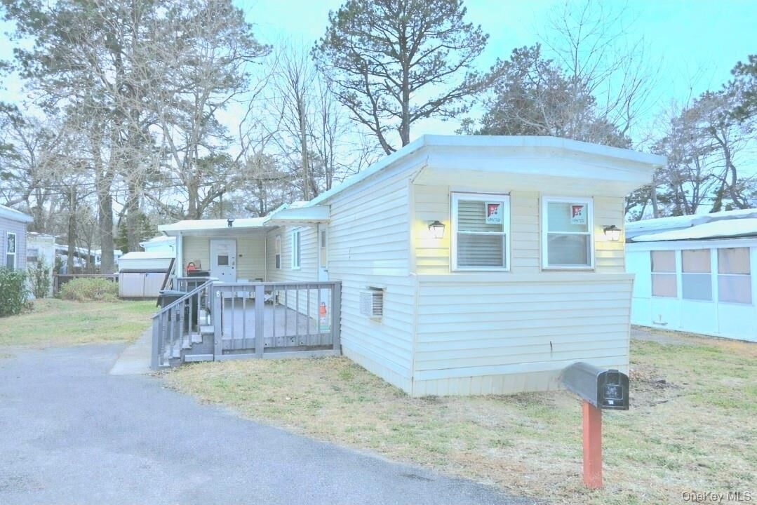 Property Photo:  525 Riverleigh Ave C7  NY 11901 