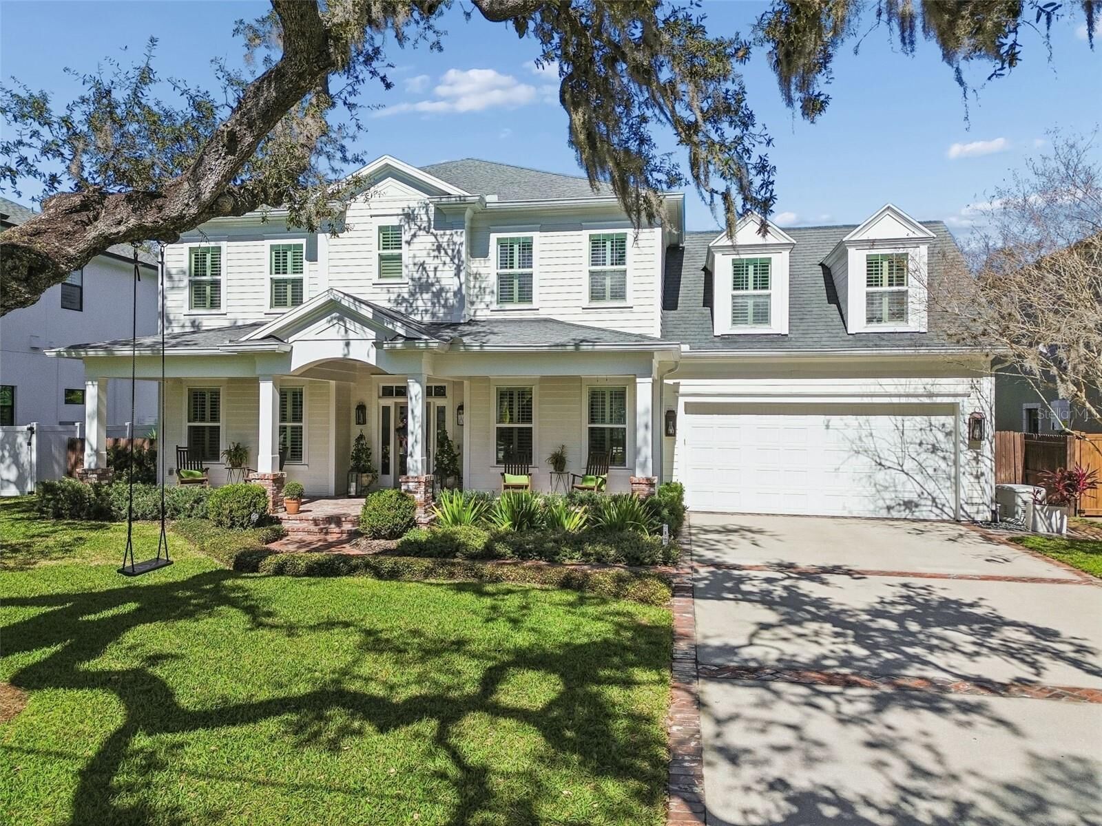 Property Photo:  2907 W Hawthorne Road  FL 33611 