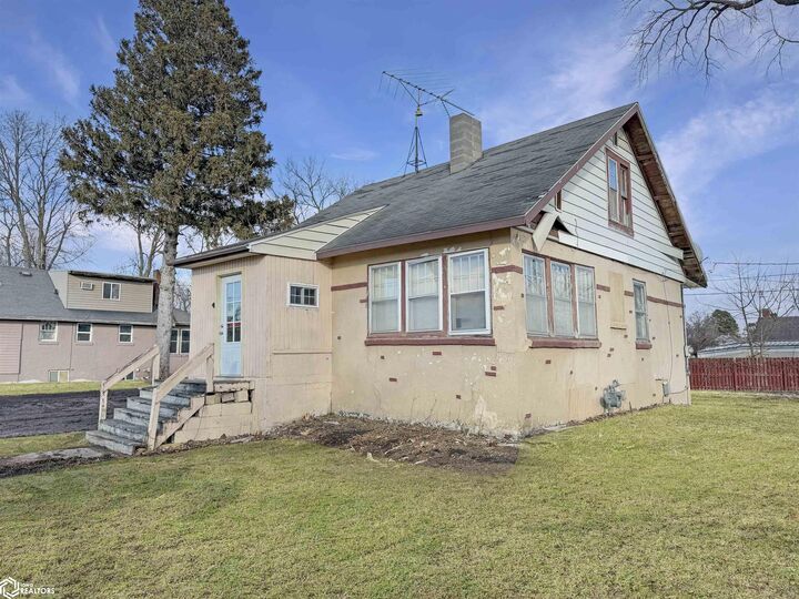 Property Photo:  204 Carson Avenue  IA 50126 