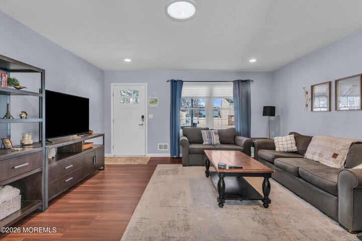 Property Photo:  9 Ivy Place  NJ 07731 