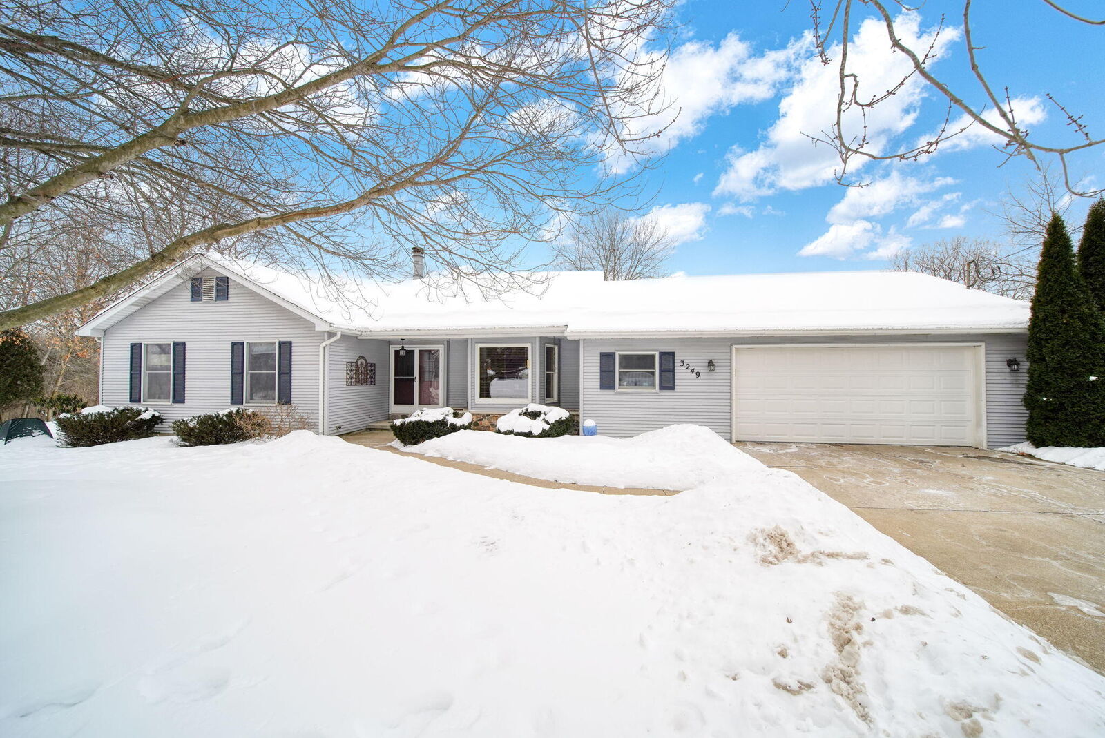 Property Photo:  3249 Hendee Road  MI 49201 