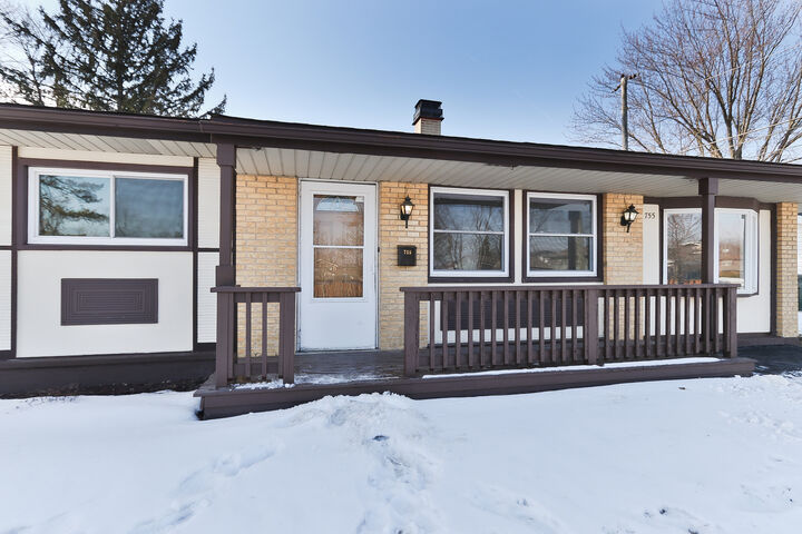 Property Photo:  755 Cambridge Lane  IL 60169 