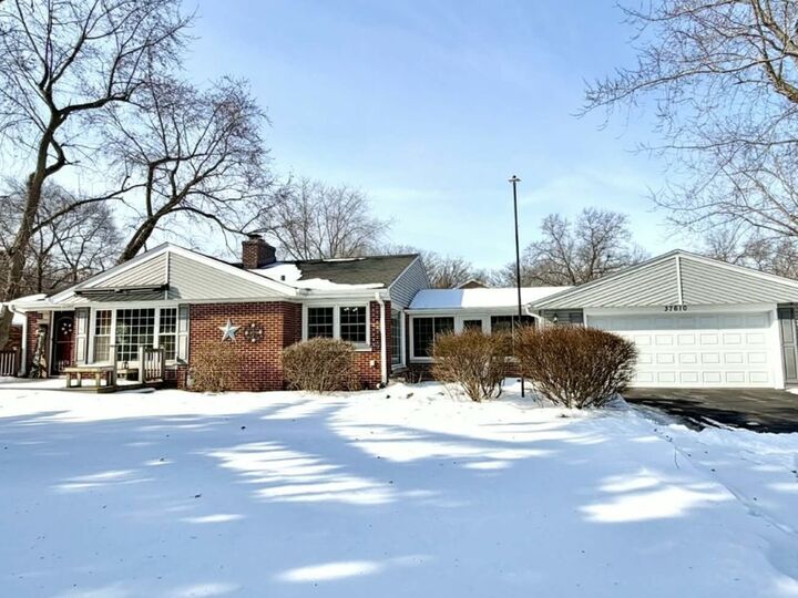 Property Photo: 37610 N Holdridge Avenue IL 60087