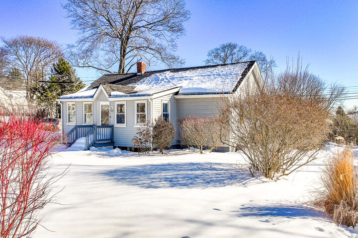 Property Photo:  5 Jefferson Street  ME 04841 