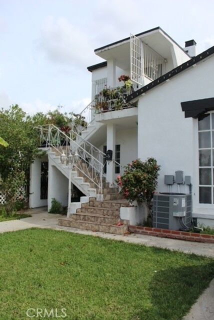 Property Photo:  2546 S Bronson  CA 90018 