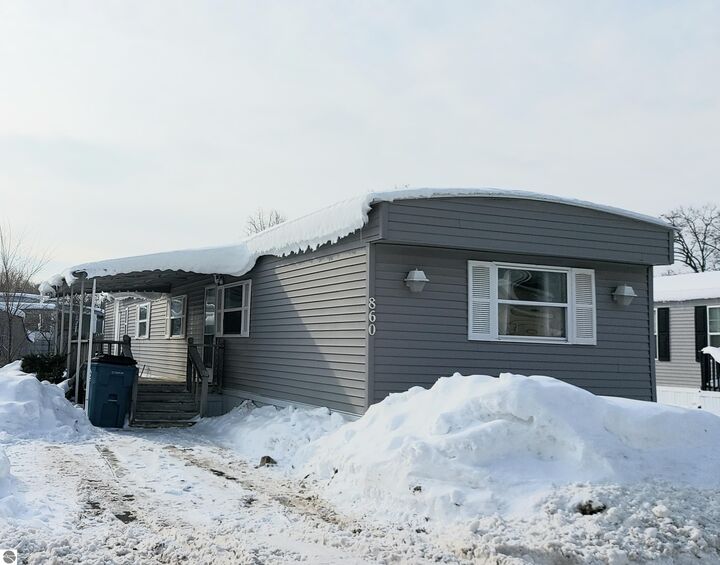 Property Photo: 860 Manor Lane MI 49686