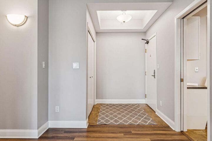 Property Photo:  1201 Yale Place 608  MN 55403 