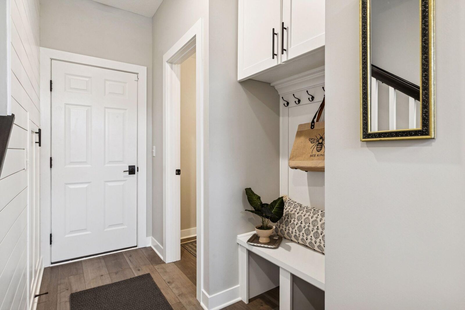 Property Photo:  850 Mount Curve Boulevard L  MN 55116 