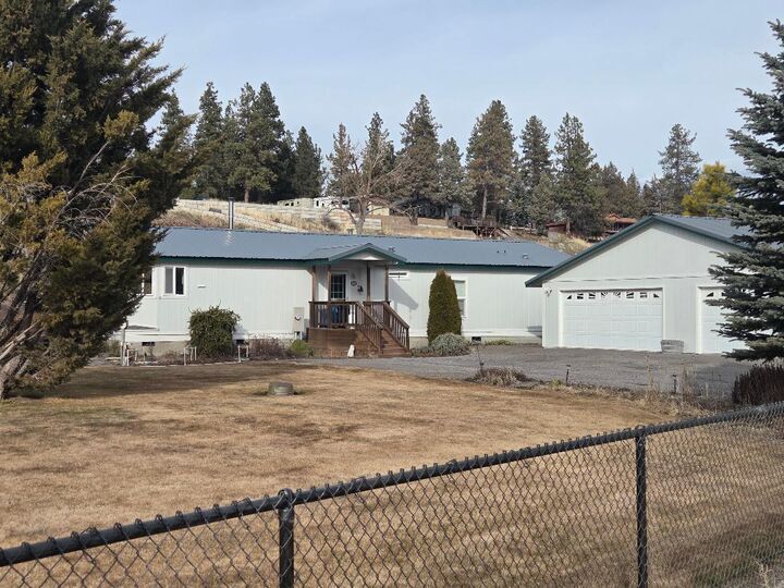 Property Photo: 32928 Rivers Drive OR 97624