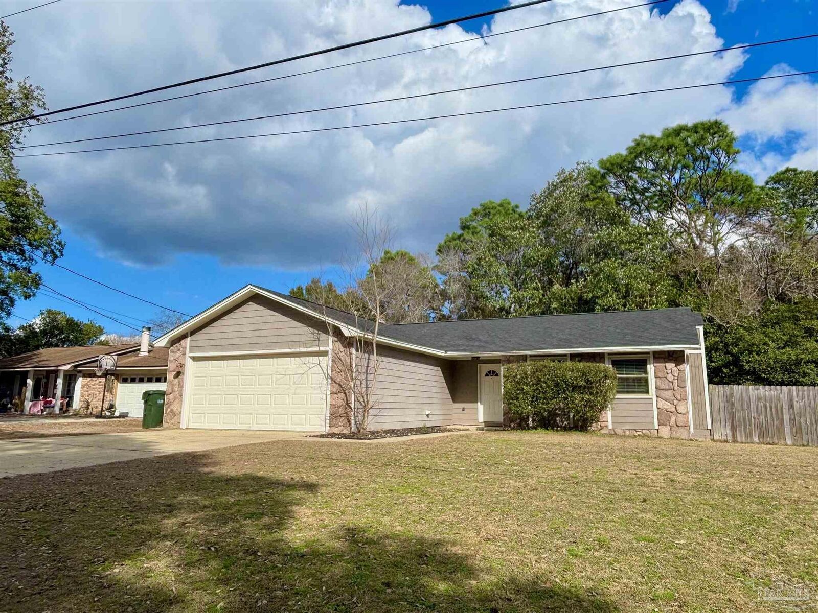 Property Photo:  2912 Breckenridge Dr  FL 32526 