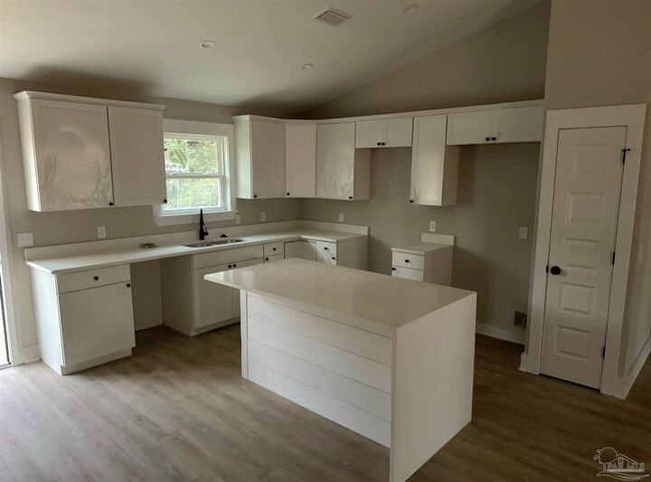 Property Photo: 478 Ronda St FL 32534