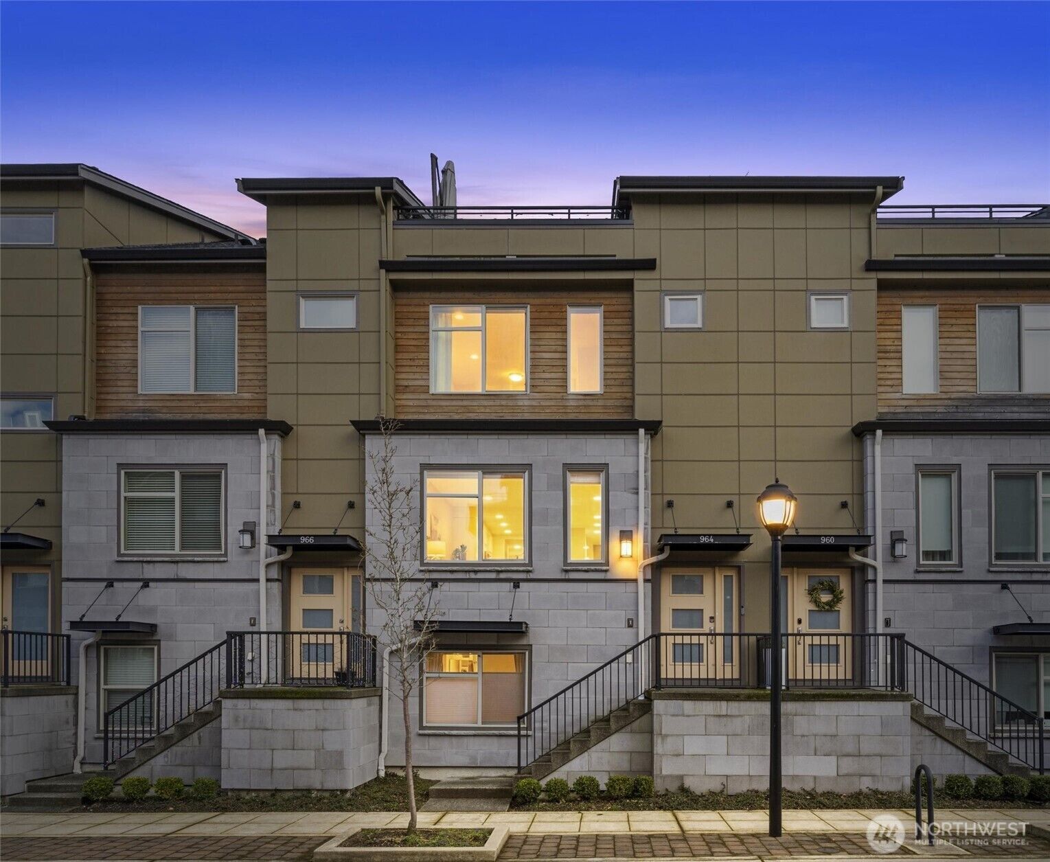 Property Photo:  964  7th Avenue NE #2.4  WA 98029 