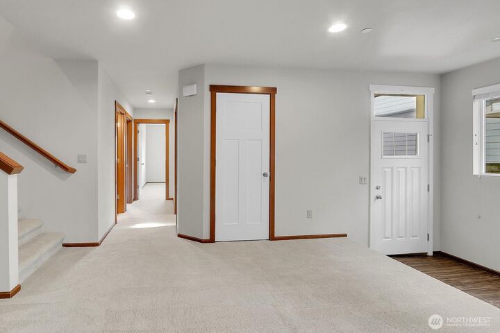 Property Photo:  5209  Glenwood Avenue  WA 98203 