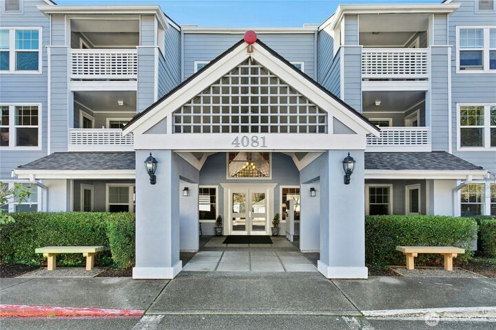 Property Photo:  4081  224th Lane SE 202  WA 98029 