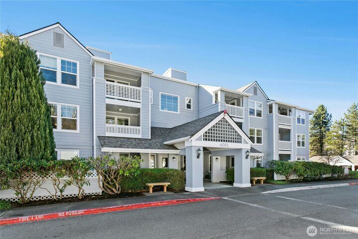 Property Photo:  4081  224th Lane SE 202  WA 98029 