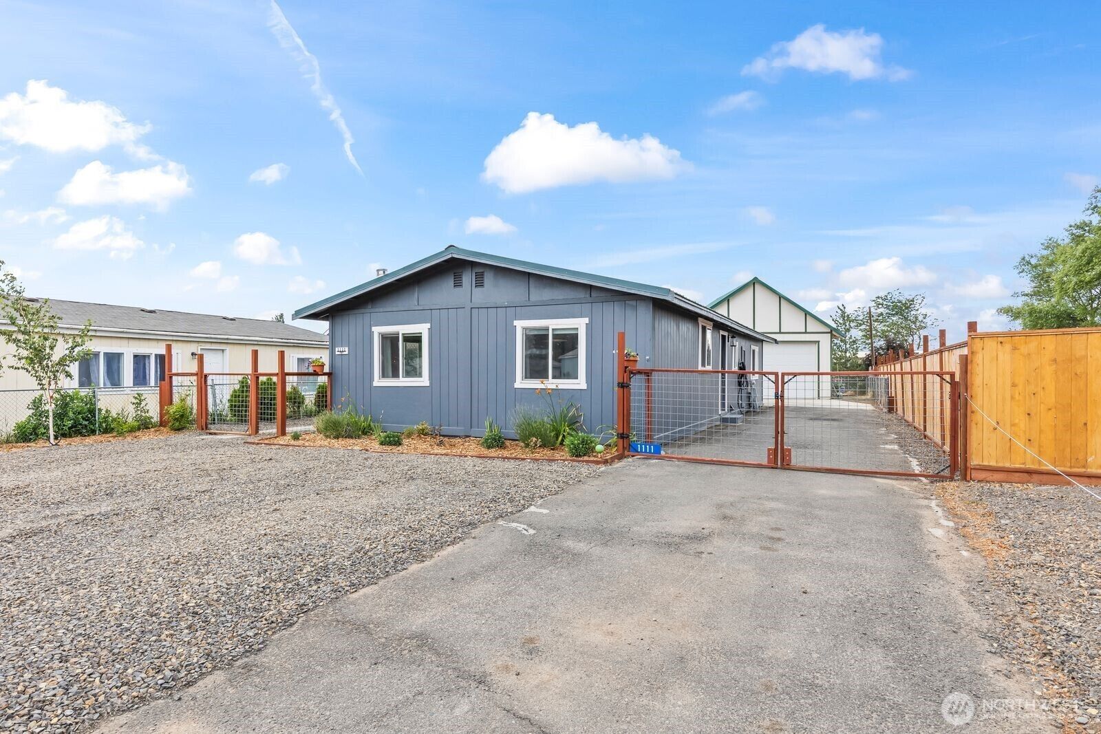 Property Photo:  1111  Jennie Circle  WA 98934 