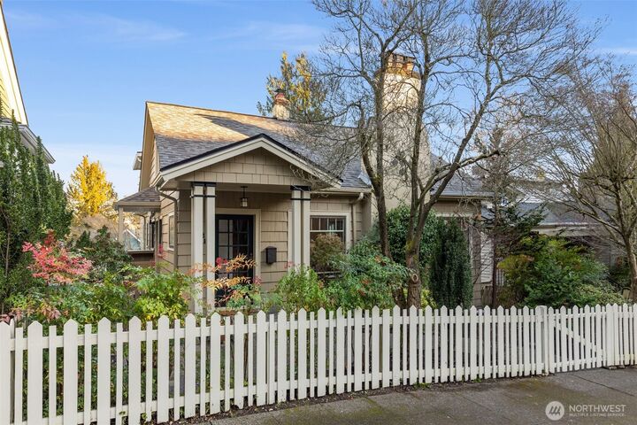 Property Photo:  1828 NE Ravenna Boulevard  WA 98105 