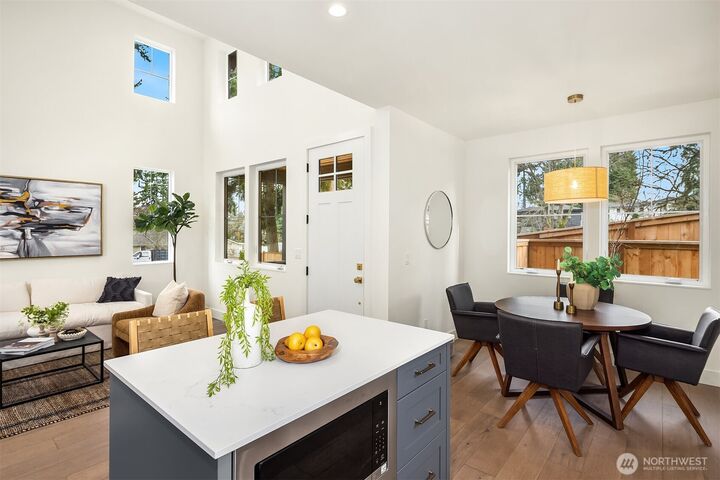 Property Photo:  333  18th Avenue  WA 98033 