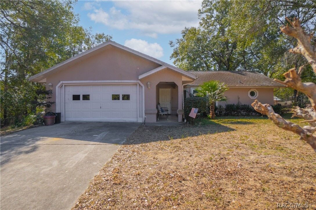 Property Photo: 507 Pineaire Street FL 34452