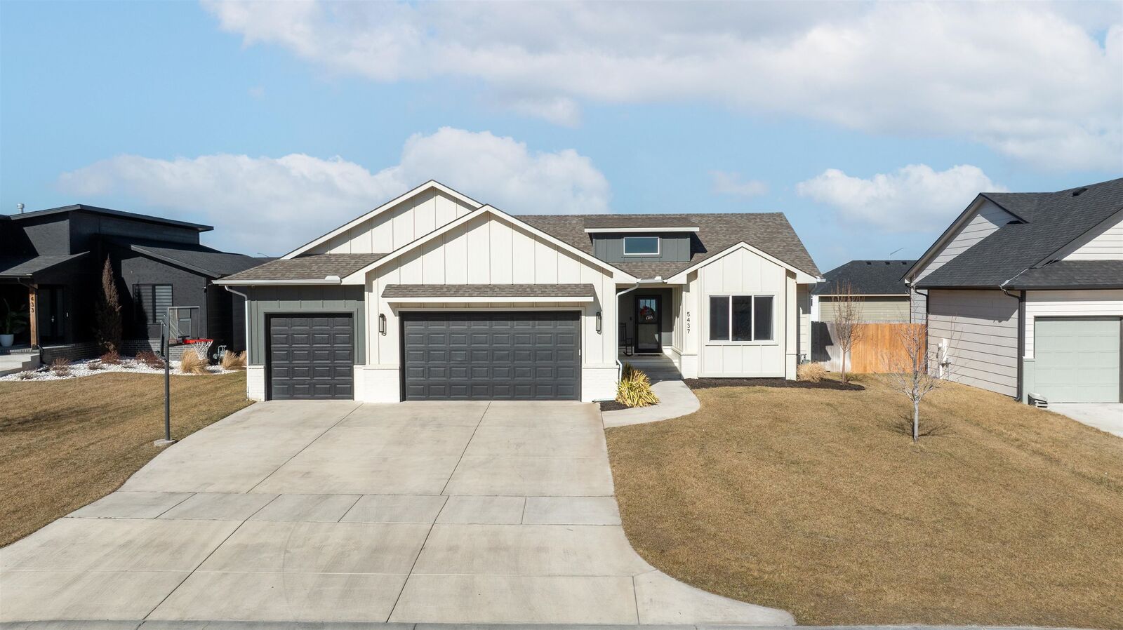 Property Photo:  5437 N Saint Paul Ct  KS 67204 