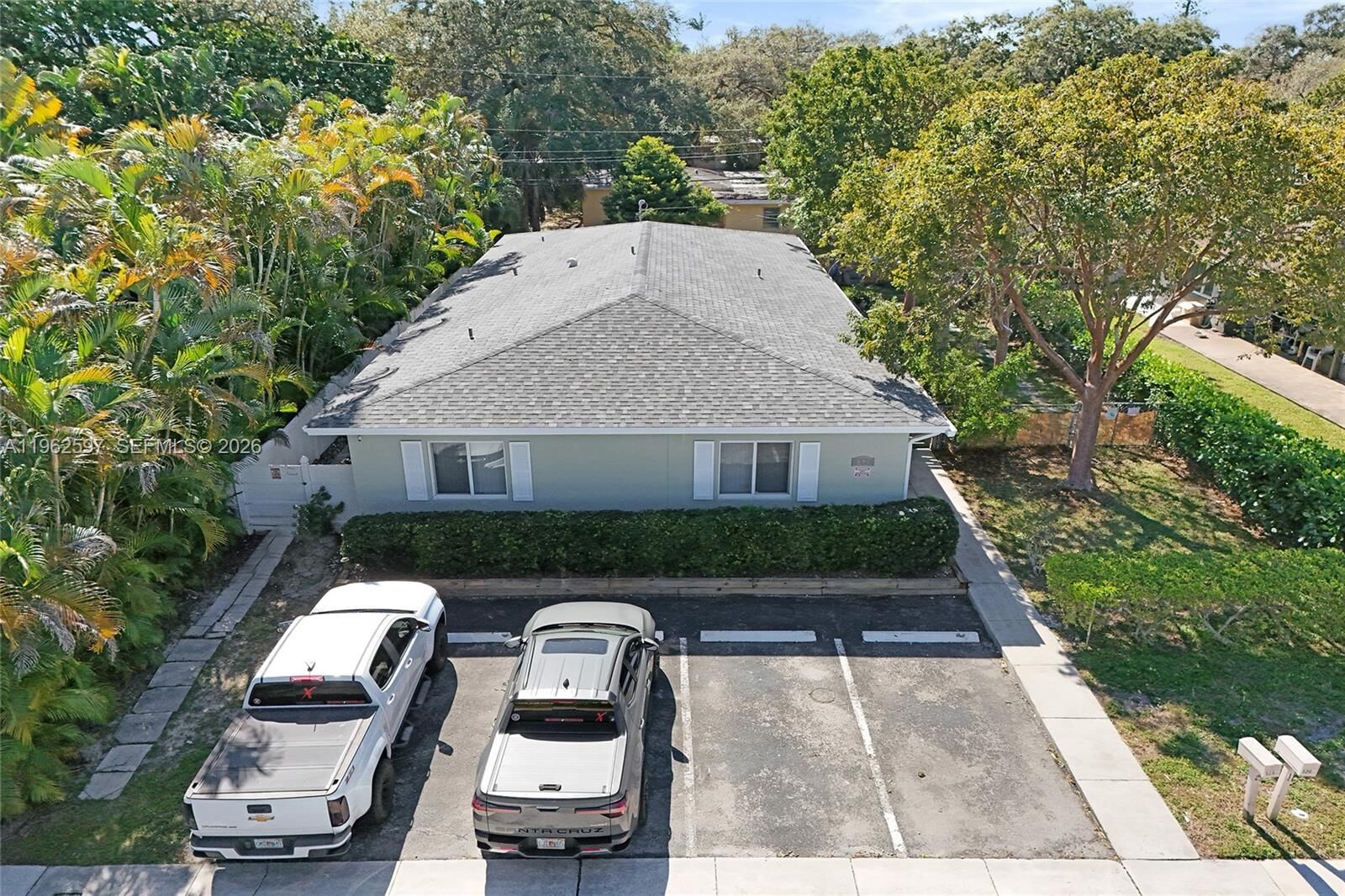 Property Photo:  920 SW 28th St 1-2  FL 33315 
