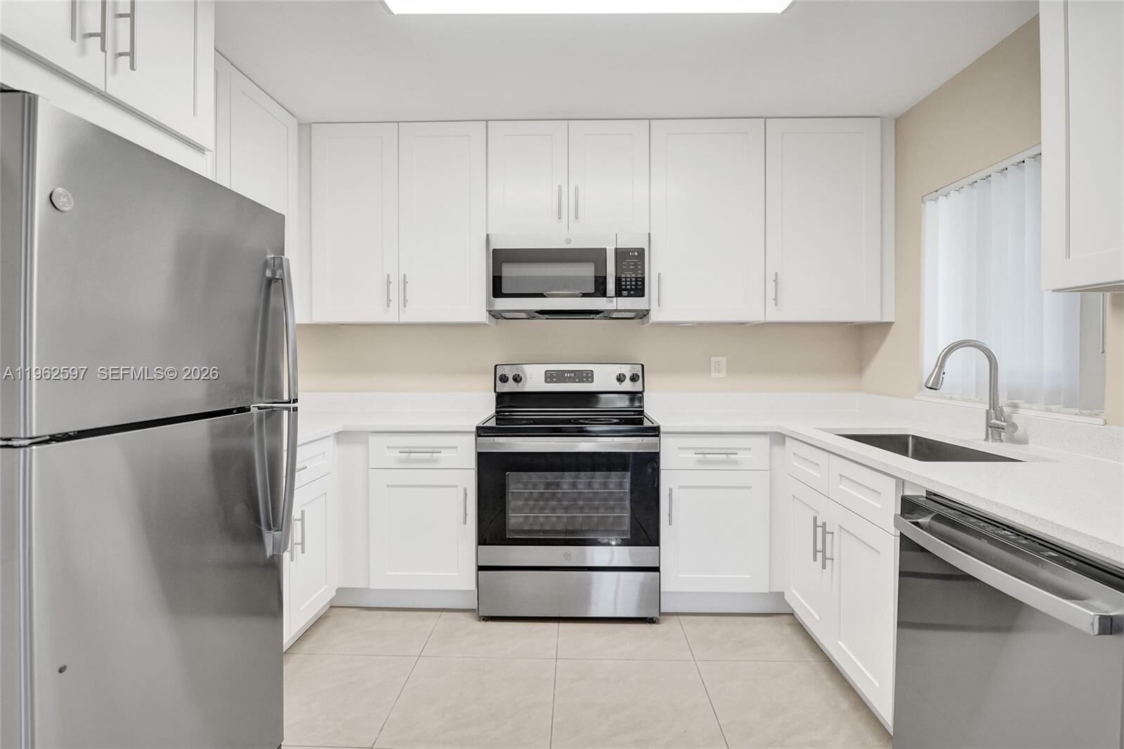 Property Photo:  920 SW 28th St 1-2  FL 33315 