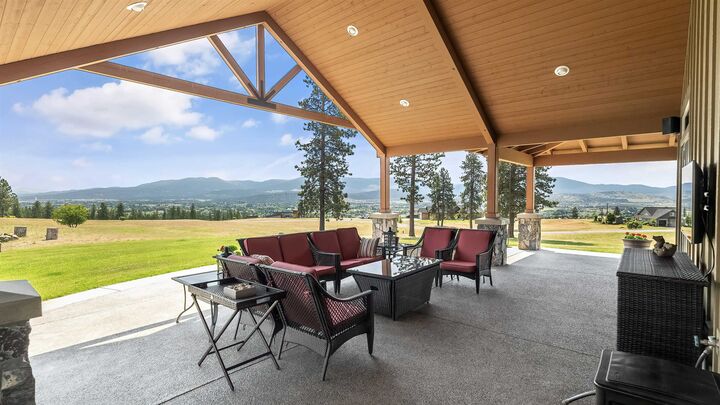 Property Photo:  21617 E Harvard Vistas Ln  WA 99025 