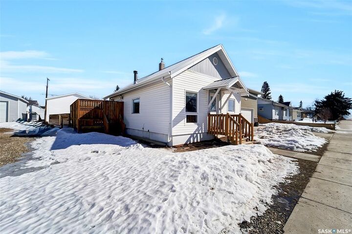 Property Photo:  207 5th Avenue E  SK S0K 0M0 