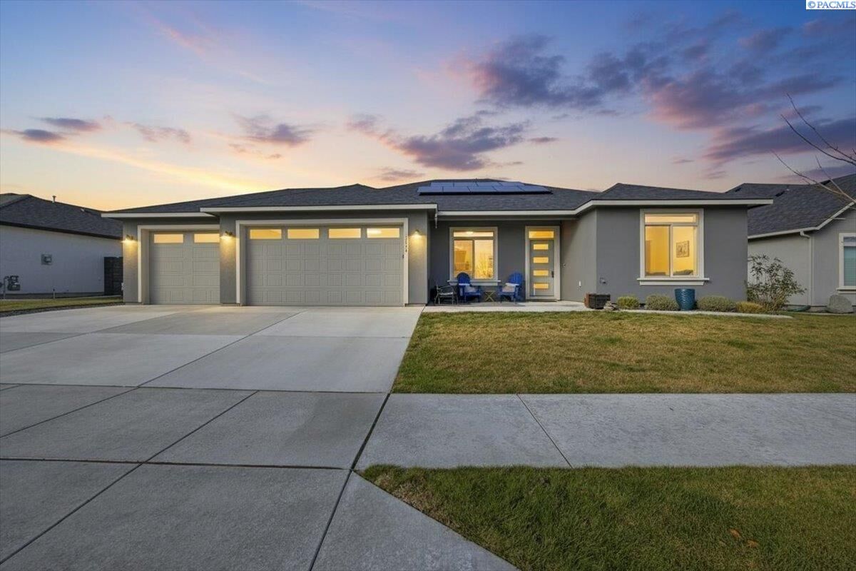 Property Photo:  3016 S Harrison St  WA 99338 