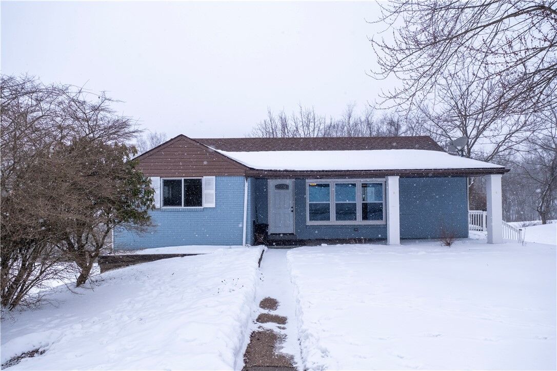 Property Photo: 1020 Roosevelt Way PA 15670