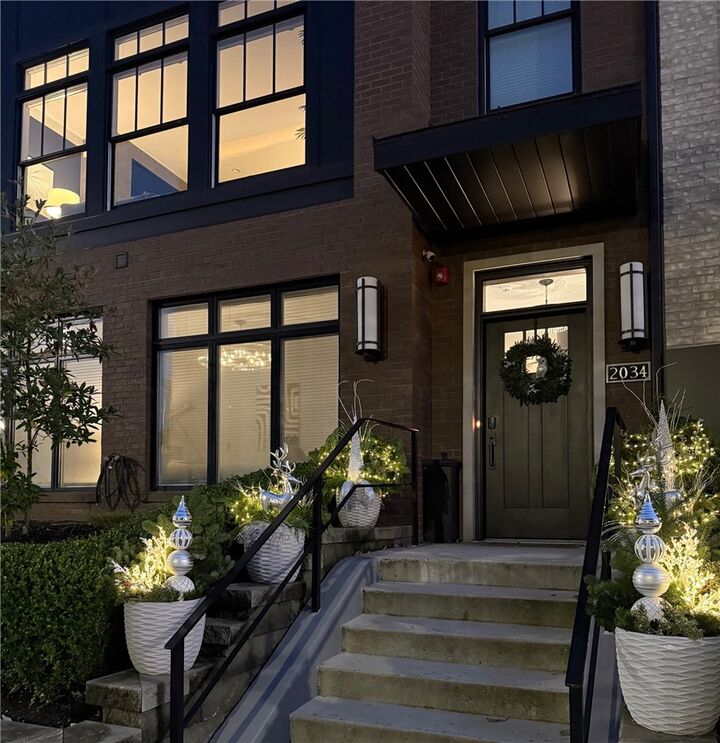 Property Photo:  2034 Waterfront Place  PA 15222 