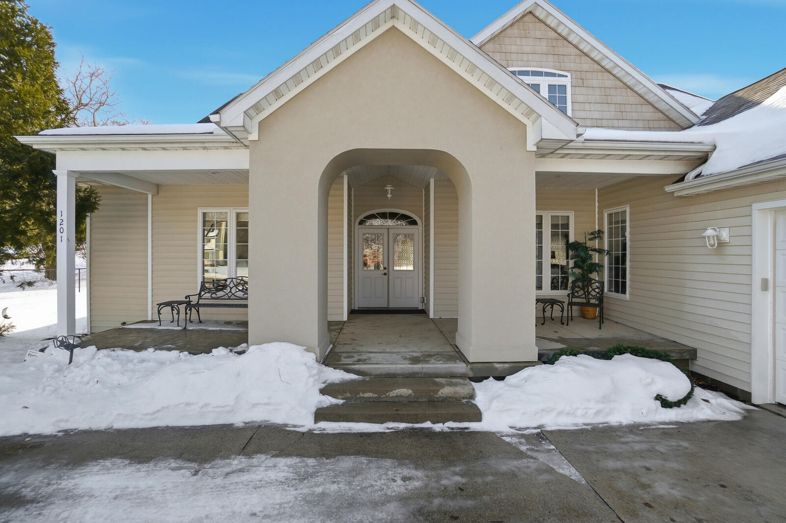 Property Photo: 1201 Kingsgate Road OH 45503