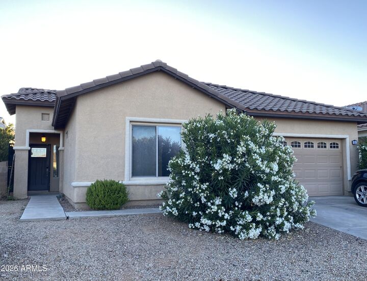 Property Photo: 1054 Paso Robles Avenue AZ 85635