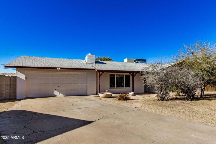 Property Photo: 18006 N Villa Rita Drive AZ 85032
