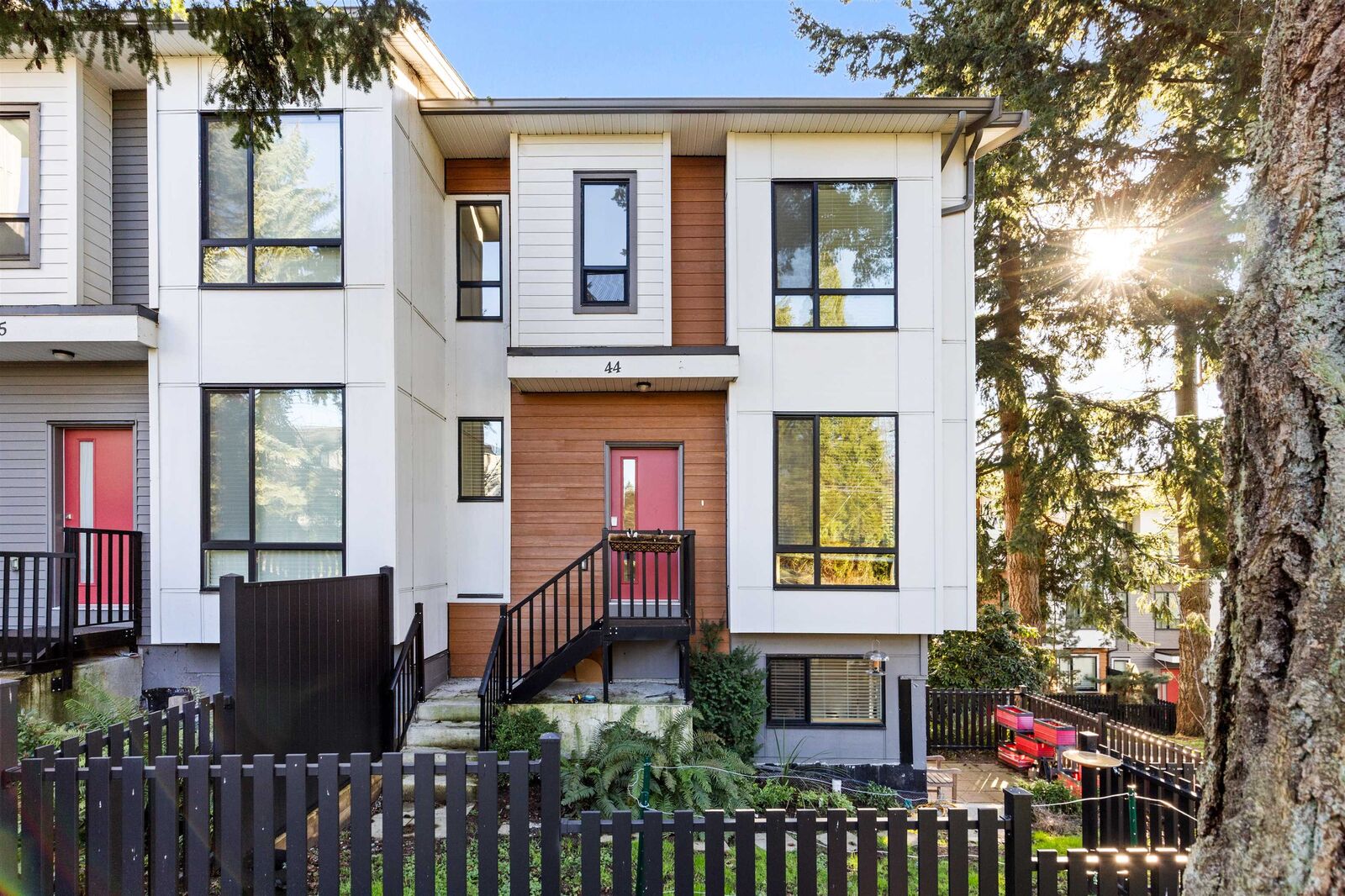 Property Photo: 16433 19 Avenue 44 BC V3Z 0Z1