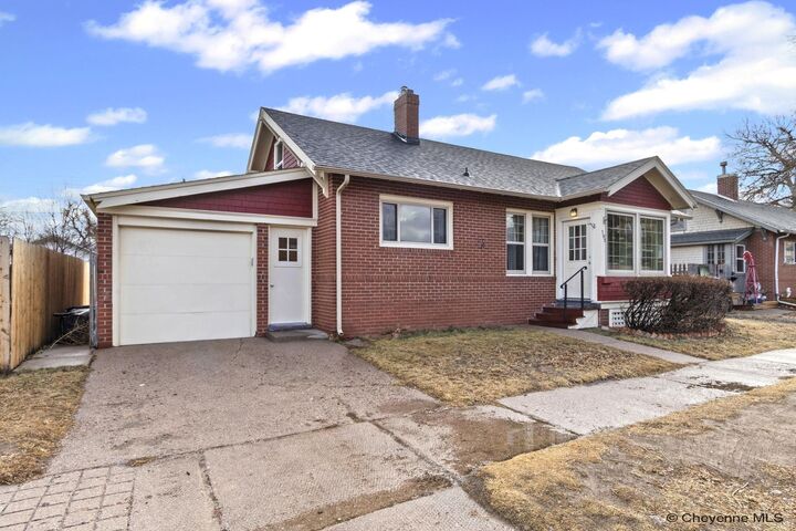 Property Photo:  305 E 28th St  WY 82001 