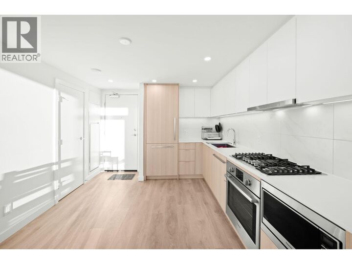 Property Photo:  318 Alderson Avenue 1208  BC V3K 0J1 