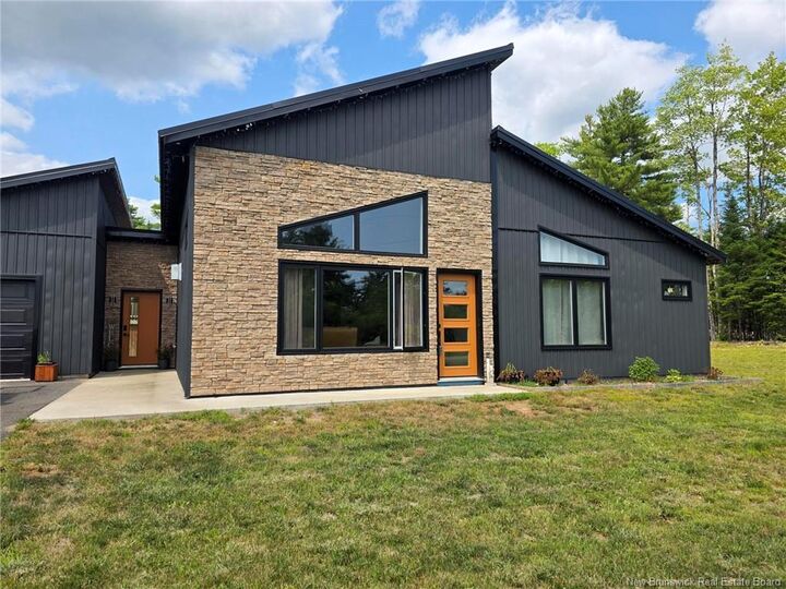 9 Crest Avenue — photo 1