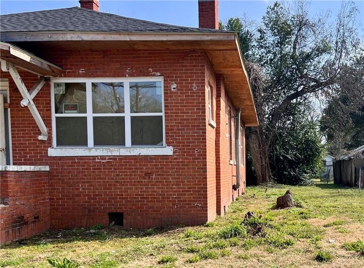 Property Photo:  1901 Monroe Street  LA 71301 