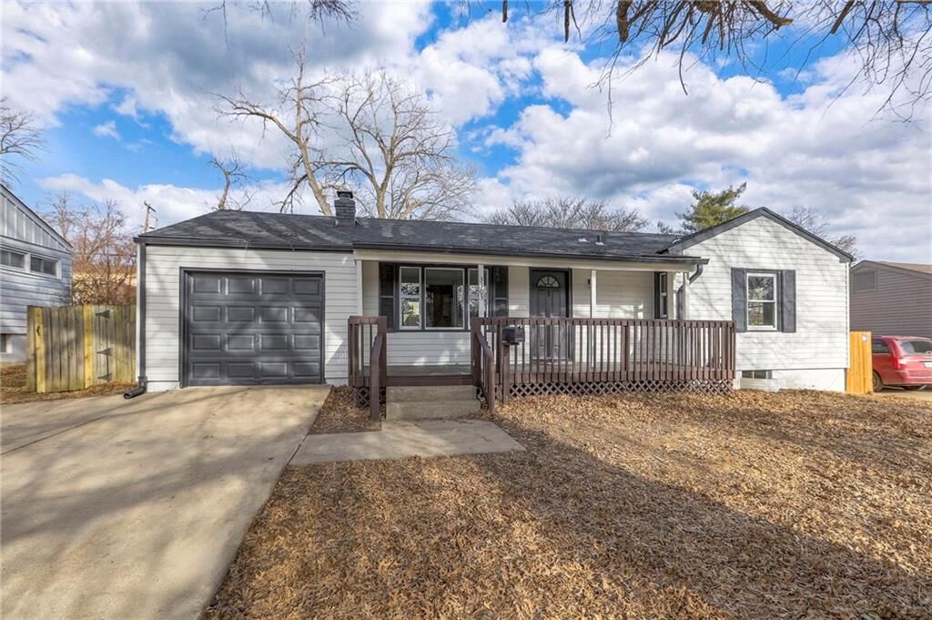 Property Photo:  3303 N McCoy Street  MO 64050 